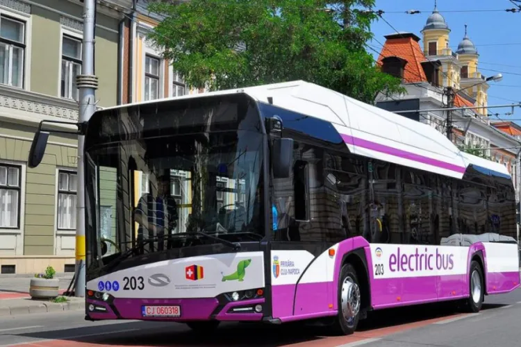 Mai multe linii de autobuz deviate și stații suspendate în Cluj, din cauza lucrărilor la podul provizoriu peste Someșul Mic. Ce trasee sunt afectate