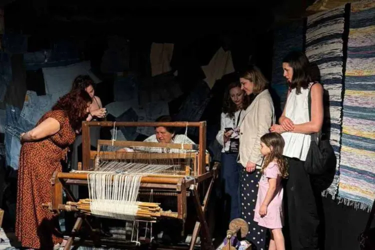 Clujul surprinde din nou! Povestea incredibilă a blugilor transformați în artă ajunge la unul dintre cele mai importante festivaluri de design