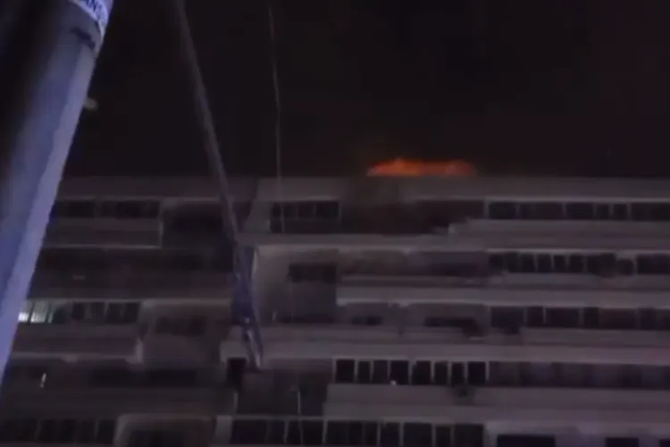 VIDEO. Dronă militară cu încărcătură explozivă, prăbușită azi-noapte peste un bloc din Galați. Explozie puternică! Zeci de persoane evacuate, doi răniți