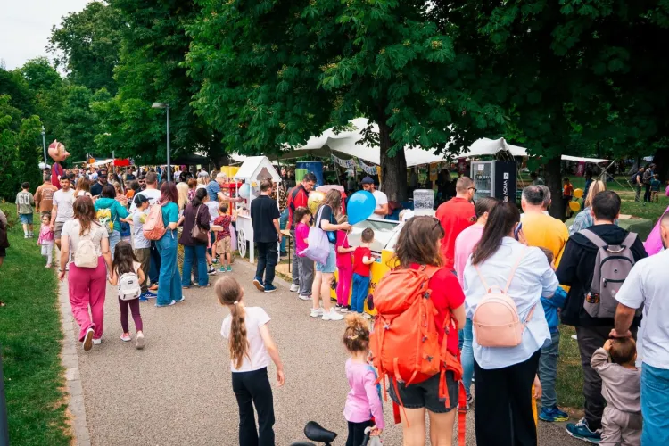Record de participare la Cluj! Peste 25.000 de oameni au transformat Parcul Central într-un tărâm al poveștilor de Ziua Copilului