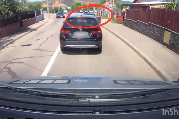 VIDEO. Scene incredibile surprinse în trafic la Cluj! Un șofer de Passat a blocat drumul ca să coboare liniștit acasă: „N-are el nicio treabă!”
