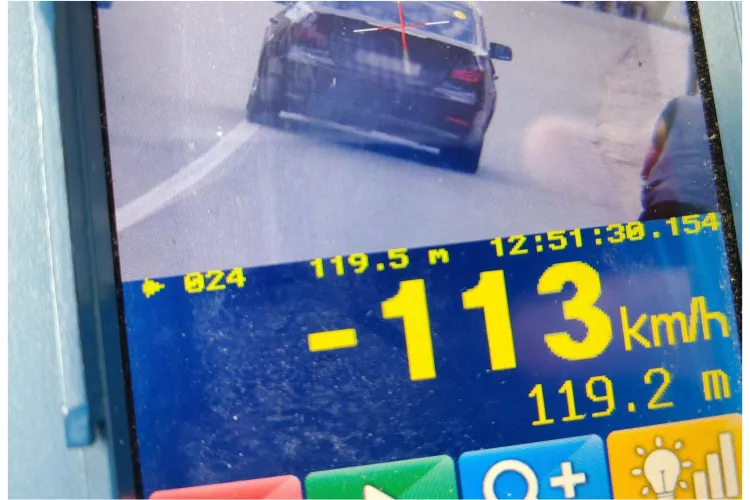 Șofer de 24 de ani, lăsat fără permis pentru 210 zile în Cluj! A fost prins cu 113 km/h și a făcut depășiri periculoase