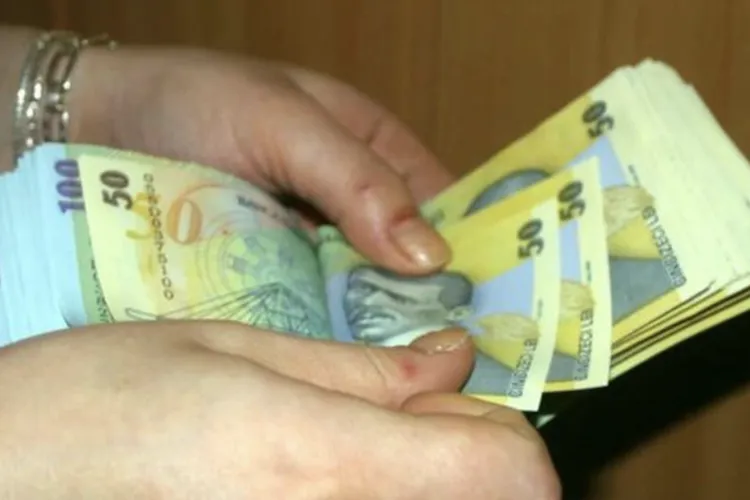 Salariile românilor cresc pe hârtie, dar puterea de cumpărare scade: „Câștigul salarial real se va menține în teritoriu negativ” în 2026, avertizează CNSP