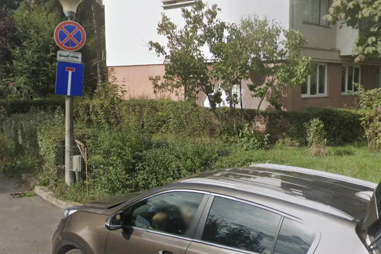 Clujean exasperat după 5 luni de coșmar! „De fiecare dată doar avertismente”: Același șofer parchează în continuare pe marcaj, nestingherit