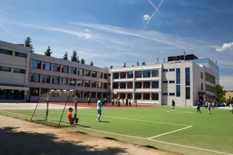 Investiție de peste 6 milioane de euro într-un liceu de prestigiu din Cluj! Peste 1.250 de elevi vor învăța într-o școală complet modernizată - FOTO