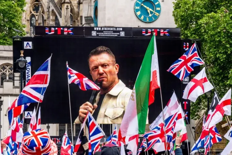 Un extremist britanic invitat de AUR la un eveniment, reținut în baza legislației antiteroriste. Reacție dură a clujeanului Valentin Jucan de la CNA
