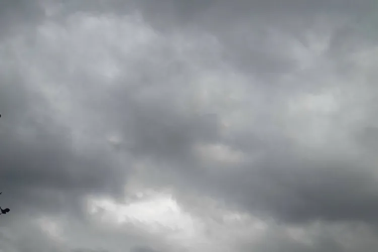 Vreme capricioasă la început de săptămână la Cluj! Norii apar încă de dimineață, dar meteorologii vin și cu o veste bună pentru clujeni