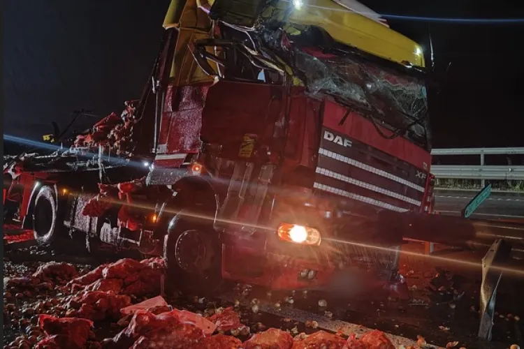 Accident pe A 10 între Turda și Aiud: Două TIR_uri s-au izbit frontal. Trafic afectat
