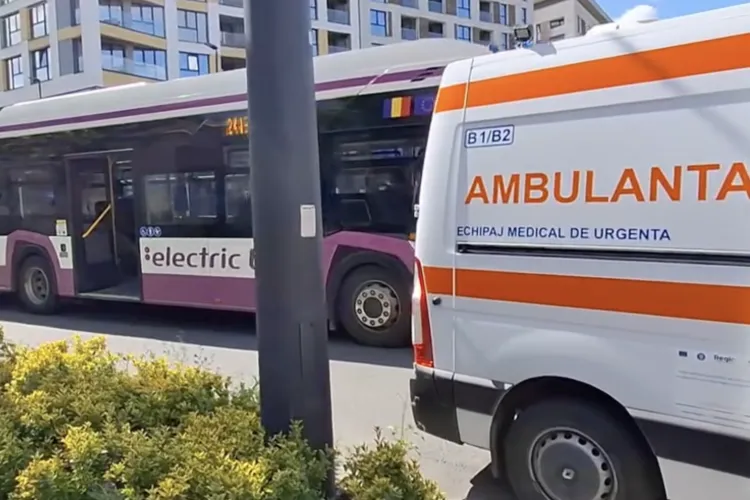 VIDEO. Mai multe persoane rănite într-un autobuz în Cluj-Napoca! Echipajele medicale au intervenit de urgență și i-au dus la UPU