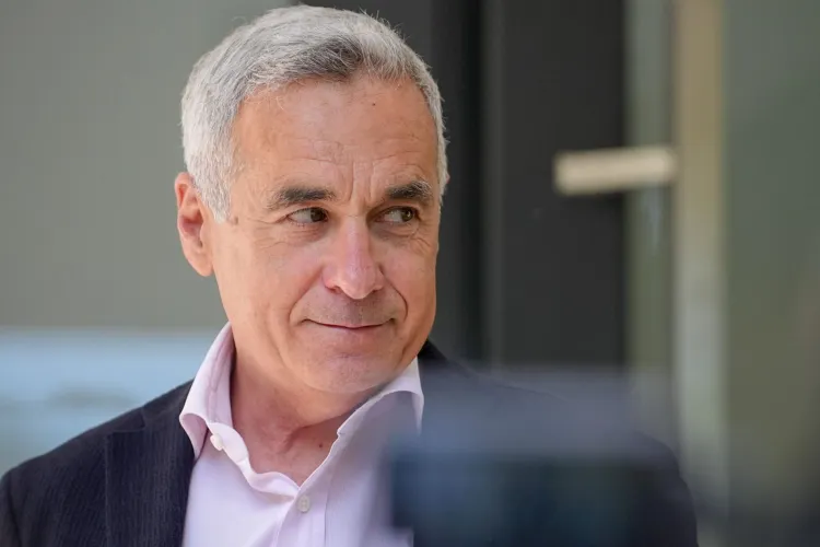 Călin Georgescu cere Parlamentului suspendarea „președintelui ilegal” Nicușor Dan: „A venit vremea să vă ridicați. Turul doi înapoi!”