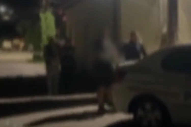 VIDEO. Scandal uriaș la Târgul Coaselor din Cluj! Doi bărbați au fost reținuți după ce ar fi amenințat jandarmi și polițiști în fața mulțimii