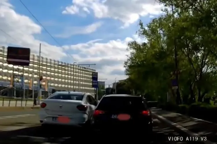 VIDEO Nu te pui cu clujencele! Un șofer bucureștean a forțat intrarea în fața unei șoferițe la BT Arena. Ce s-a întâmplat în continuare