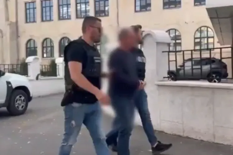 VIDEO. Liderul spiritual al unei grupări religioase din Cluj, arestat pentru agresarea și abuzarea unor minore. Mascații au dat buzna peste el