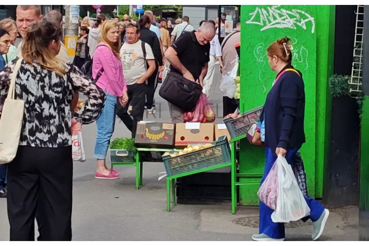 În Piața Mărăști din Cluj-Napoca totul este posibil! O gheretă fără autorizație își continuă activitatea, în ciuda amenzilor aplicate de autorități