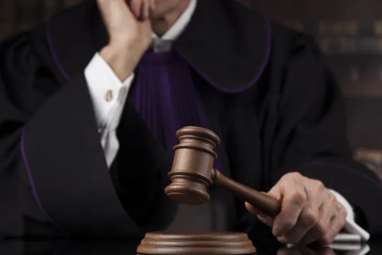 Bărbat din Cluj, trimis în instanță după ce a cerut pe Facebook „condamnarea pe funie” a judecătorilor. A recunoscut fapta și a acceptat pedeapsa