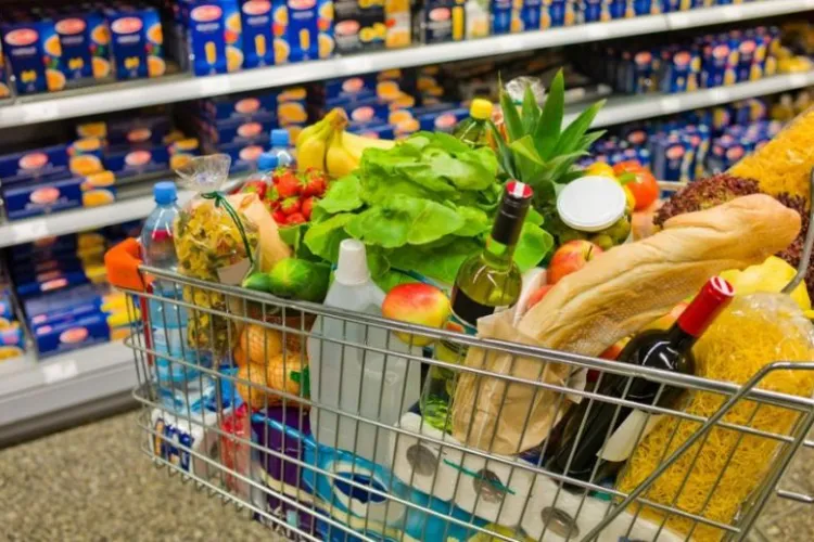 Plafonarea adaosului comercial la alimentele de bază, prelungită până la sfârșitul anului 2026. Ce produse sunt vizate și ce efecte ar putea avea măsura