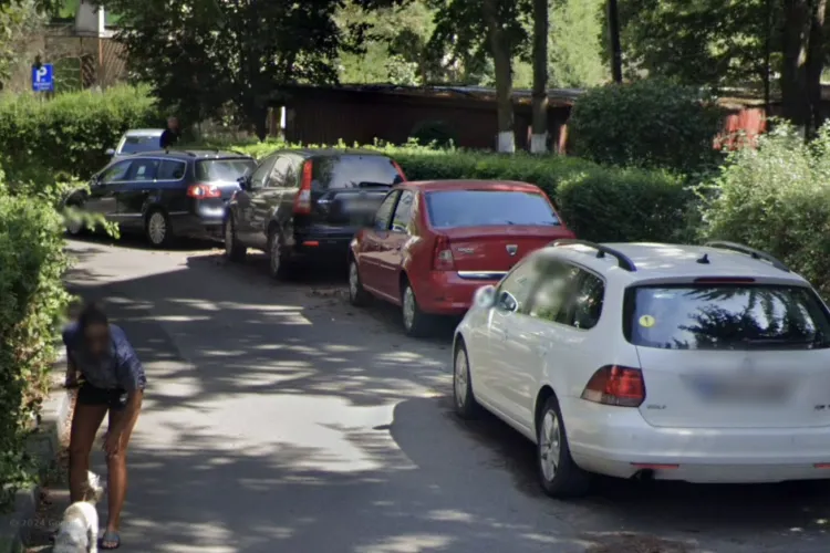 Pericol ignorat într-un cartier din Cluj-Napoca! Mașini cu viteză pe aleea unde copiii merg pe jos: „Se poate întâmpla oricând o tragedie!”