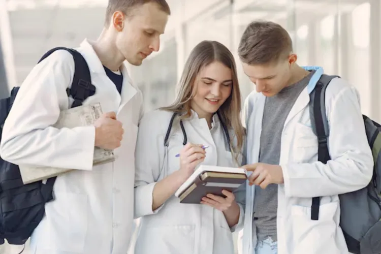 Premieră importantă la UMF Cluj: Experți formați la Harvard vin în oraș pentru un eveniment despre somn, sănătare și boli cronice