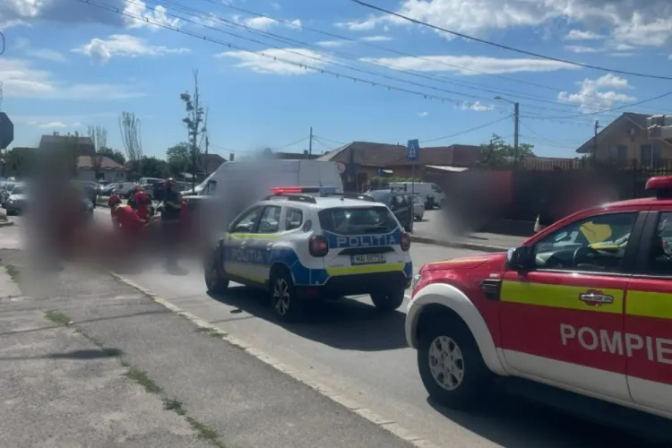 VIDEO. Cum s-a produs accidentul de pe strada Plevnei din Cluj, în care un motociclist a fost rănit după ce a fost lovit de o mașină. Șoferul vira stânga