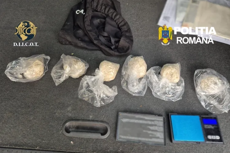 10 kg de droguri ascunse în subsolul unui bloc din Cluj: Un tânăr, ce făcea parte dintr-o rețea de traficanți, le „gestiona” liniștit. Acum a fost arestat