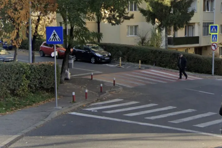 Pericol la o intersecție din Cluj-Napoca: O pubelă amplasată greșit blochează vederea pietonilor și a șoferilor care coboară de pe strada laterală