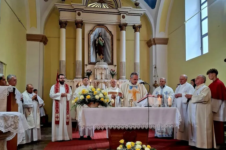 Primărița din Cojocna, impresionată să vadă cum lumea merge în continuare la biserică în România: „M-am bucurat să văd copiii implicați în slujbă”