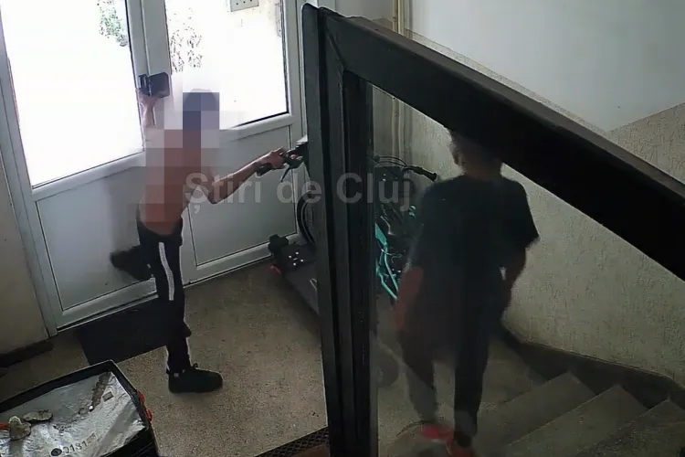 VIDEO. Tentativă de furt curmată brusc: Trei tineri, surprinși când furau o trotinetă electrică dintr-un bloc din Cluj. Un detaliu le-a schimbat planul