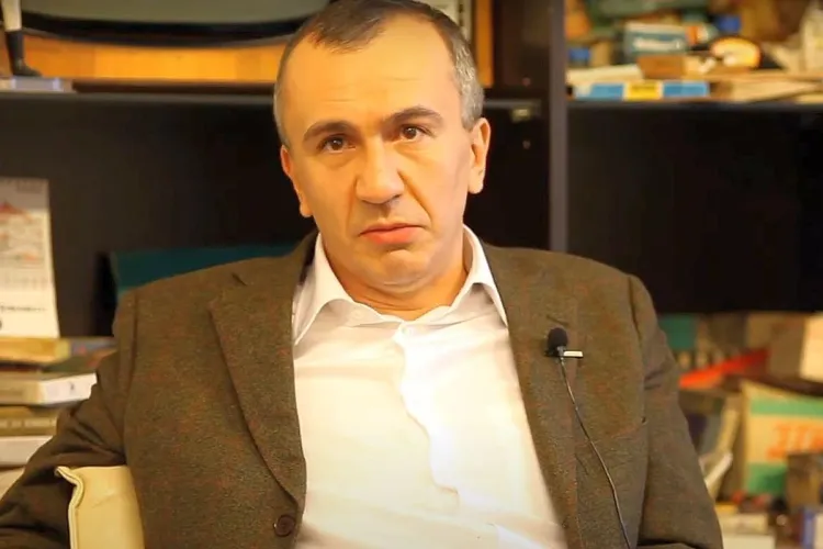 Profesorul clujean Adrian Papahagi, scos din cărți pentru Ministerul Culturii. Eugen Tomac a venit cu un nou nume, dar șansele guvernului său rămân minime