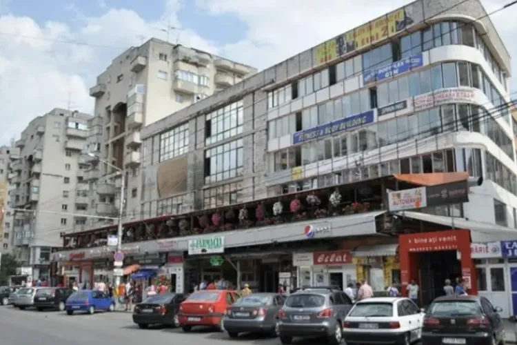 Cerșetorii din Piața Mărăști au luat-o razna: aruncă cu pietre în oameni dacă nu primesc bani! Clujenii cer intervenție de urgență