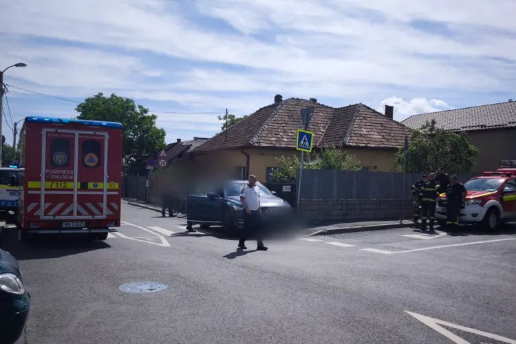 Intervenție dramatică pe strada Jiului din Cluj: Un bărbat aflat în stop cardio-respirator a fost salvat după ce a fost lovit în plin de o mașină