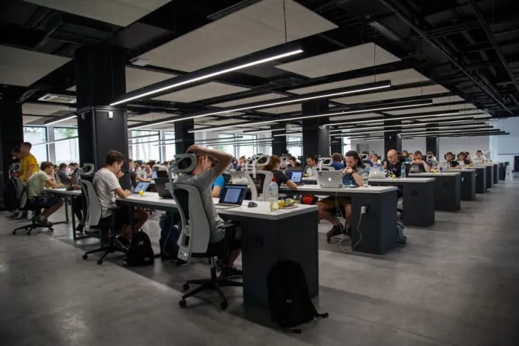 România, aproape la coada Europei la social media pentru firme: doar 48% dintre companii sunt prezente online, față de 88% în Malta