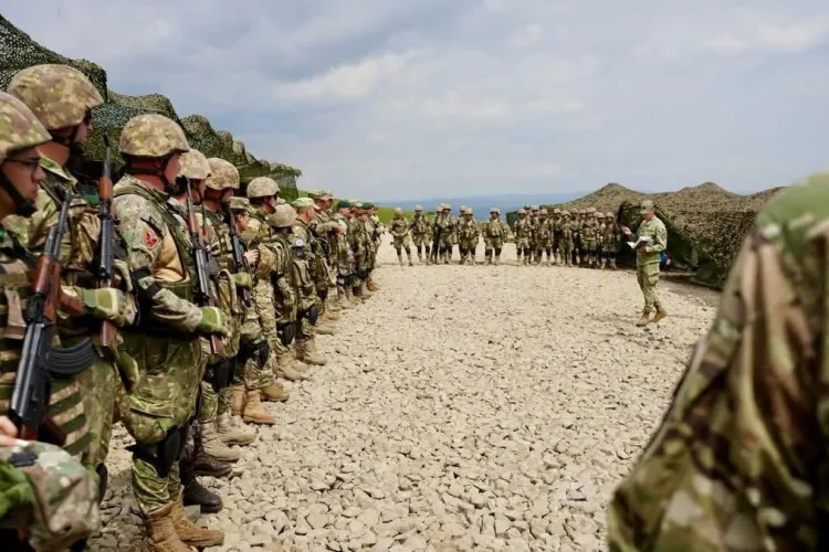 Atenție, clujeni! Coloane militare cu mii de soldați vor traversa județul. Șoferii trebuie să le acorde prioritate și să păstreze distanța de blindate