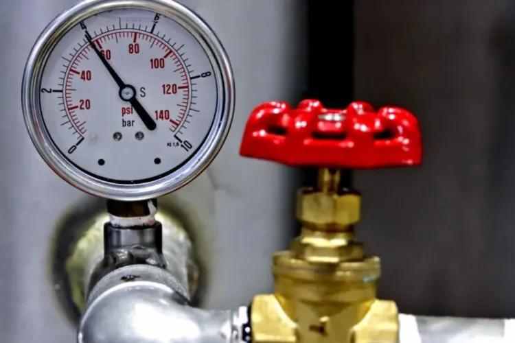 Coșmar pentru locatarii unui bloc din Cluj-Napoca! Nu mai au gaz de 3 zile și încă așteaptă să li se rezolve problema: „Nu avem apă caldă să facem un duș!