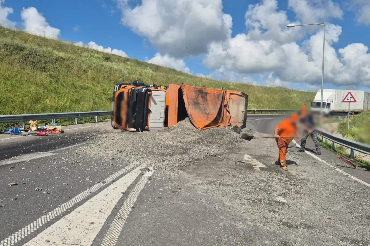 De ce s-a răsturnat autocamionul la Nădășelu! Primele concluzii ale polițiștilor clujeni după accidentul de pe breteaua de urcare A3
