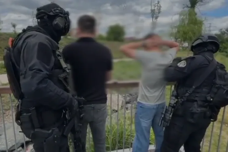 VIDEO. Clujeancă înșelată cu 100.000 lei prin metoda „Creditul” de doi tineri de 19 ani din Moldova și Ucraina. E incredibil cum au convins-o să dea banii