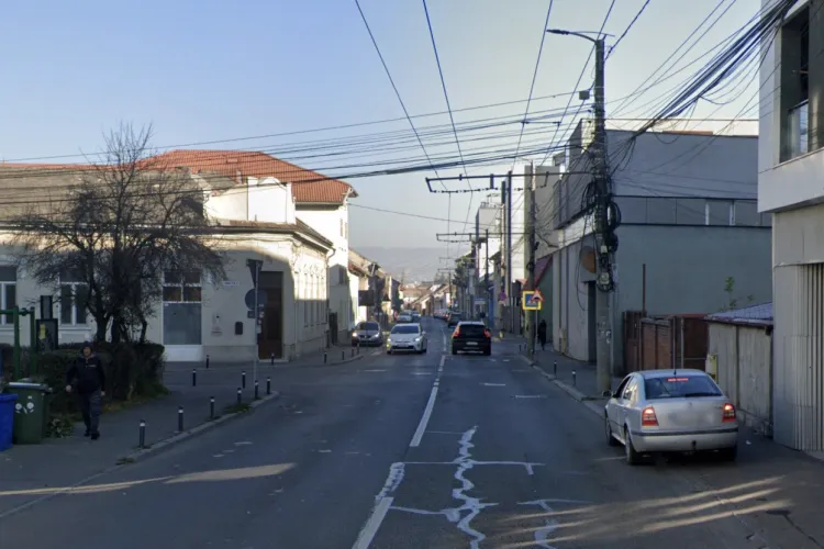 Strada din Cluj cu trei școli, transformată în pistă de viteză: Părinții cer limitatoare de viteză pentru copiii lor: „Nu ne mai simțim în siguranță!” 