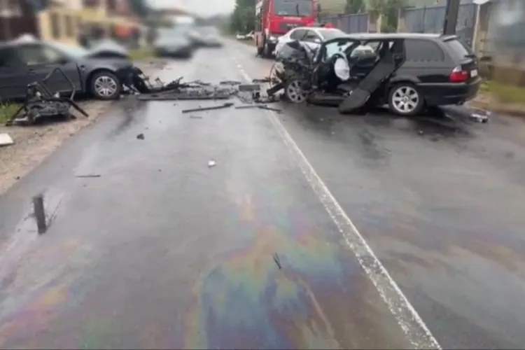 VIDEO. Cum s-a produs accidentul din Gârbău, Cluj, care a trimis trei persoane la spital: Șoferul vinovat era rupt de beat și avea permisul suspendat