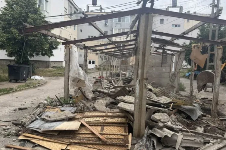 Au început demolările în Apahida! Garajele construite pe domeniul public dispar, iar autoritățile pregătesc transformarea completă a zonelor eliberate