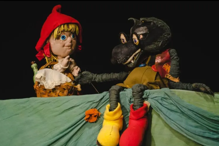 „Scufița Roșie” și „Mateiaș Gâscarul” îi așteaptă pe cei mici la Teatrul de Păpuși Puck. Spectacole speciale în acest weekend la Cluj. Momente de neratat!