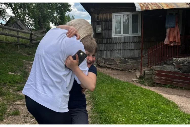 FOTO. Poveste emoționantă din Apuseni! Clujeanca Rocsana Contraș a adus speranță pentru peste 40 de copii