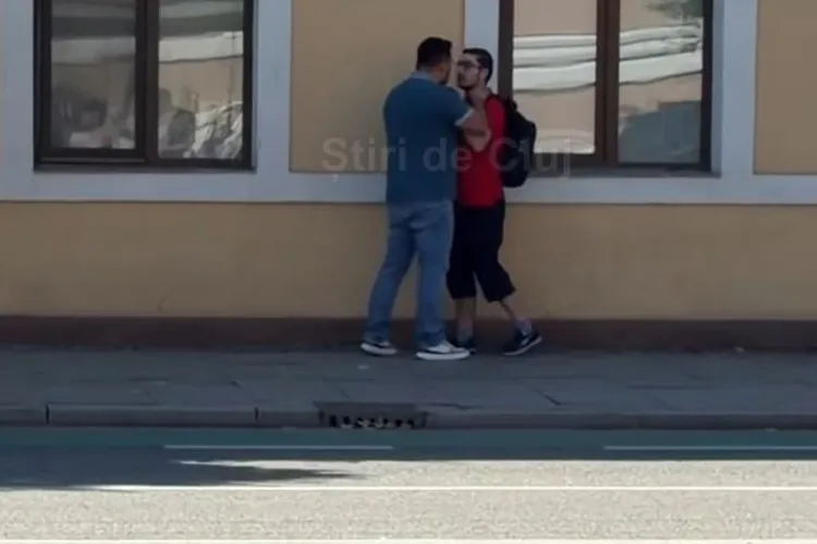 VIDEO. Șoferul și pietonul implicați în altercația de lângă The Office sunt căutați. Imaginile publicate de Știri de Cluj au ajuns pe masa polițiștilor