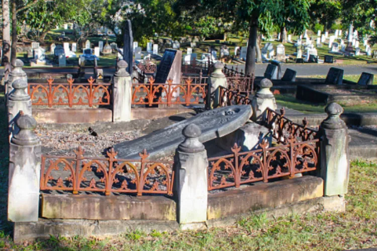 Doamne ce tragedie! Un copil a murit după ce a căzut o cruce pe el în cimitirul din Vultureni, Cluj: „În știam de mic. Un copil tare bun”