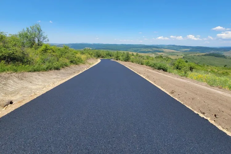 VIDEO. Drumul spre Monumentul Răscoalei de la Bobâlna este complet asfaltat. Radu Rațiu: „Am creat toate condițiile necesare pentru Festivalul Plăcintelor”