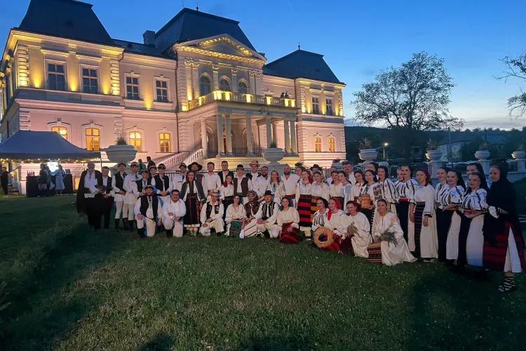 Seară magică lângă Cluj-Napoca! Castelul Banffy din Răscruci, cucerit de emoție și muzică FOTO 