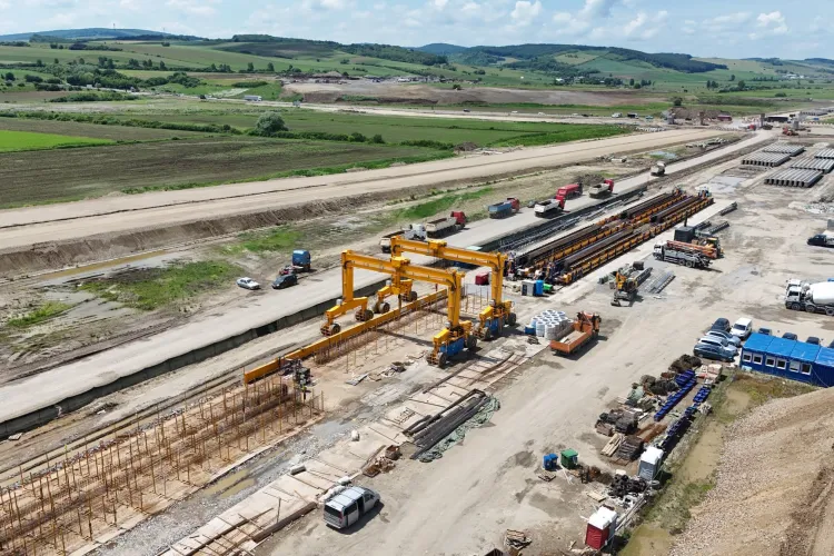 Autostrada care va lega Transilvania de Moldova avansează rapid. Primul lot al A8 a ajuns la 50% execuție, iar primele porțiuni ar putea fi deschise în 202