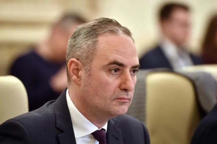 România, la un pas de dezastru financiar: Ministrul Finanțelor explică ce se întâmplă dacă agențiile de rating ne retrogradează în „Junk