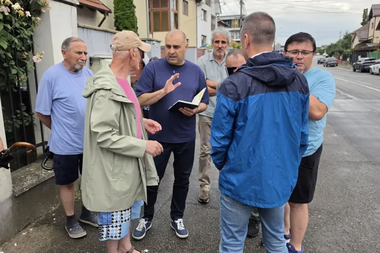 Dan Tarcea a văzut cu ochii lui cum apa din canal le intră clujenilor în curți! Ce soluții a cerut după vizita pe teren: „Nu se înțelege dintr-un birou”