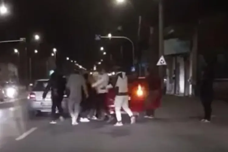 Patru dintre cei nouă „smardoi” care s-au bătut în Apahida, arestați preventiv. Încăierarea fost ca între mafioți: Patru au ajuns la spital!