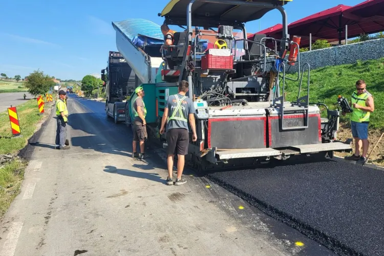 Vești bune pentru șoferii din Cluj! Se lucrează intens pe drumul Turda - Ploscoș, ruta care face legătura cu Salina Turda
