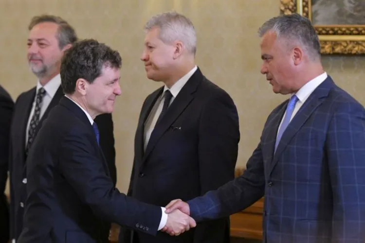 BREAKING NEWS Guvernul Veștea nu a fost votat în Parlament! Nicușor Dan, umilit de George Simion înainte de vot